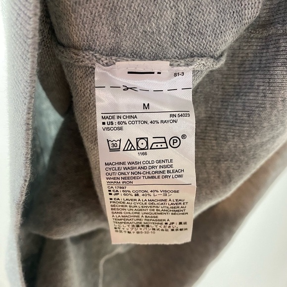 Banana Republic Scalloped Gray Sleeveless top - Picture 7 of 7